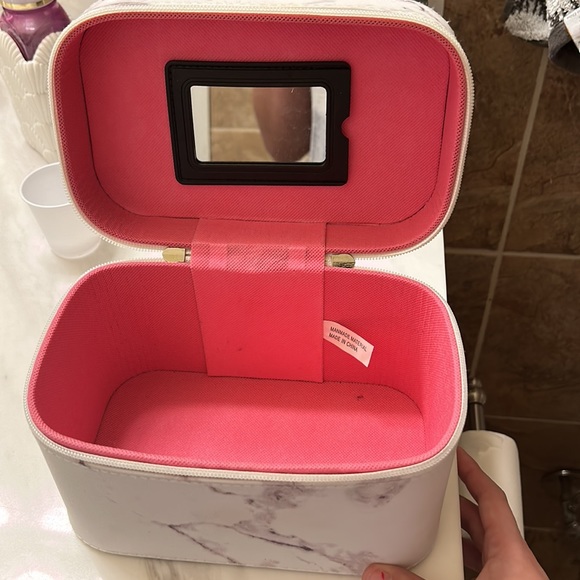 Makeup case - Picture 3 of 5